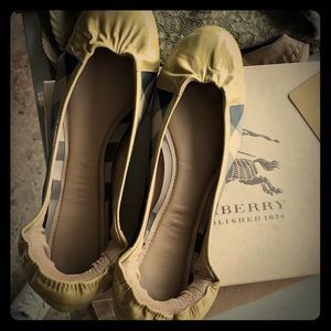 Burberry Flats size 6.5